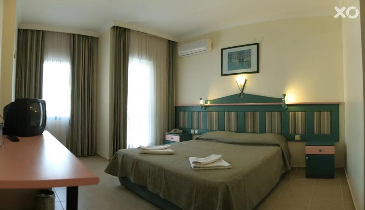 Aryes Deluxe Hotel
