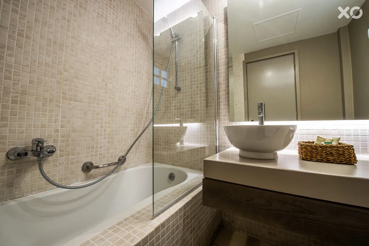 The Bay Hotel & Suites