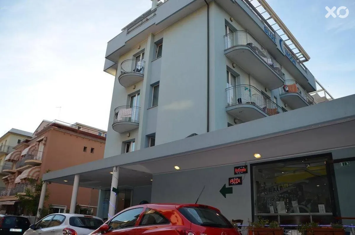 Blue Moon Hotel