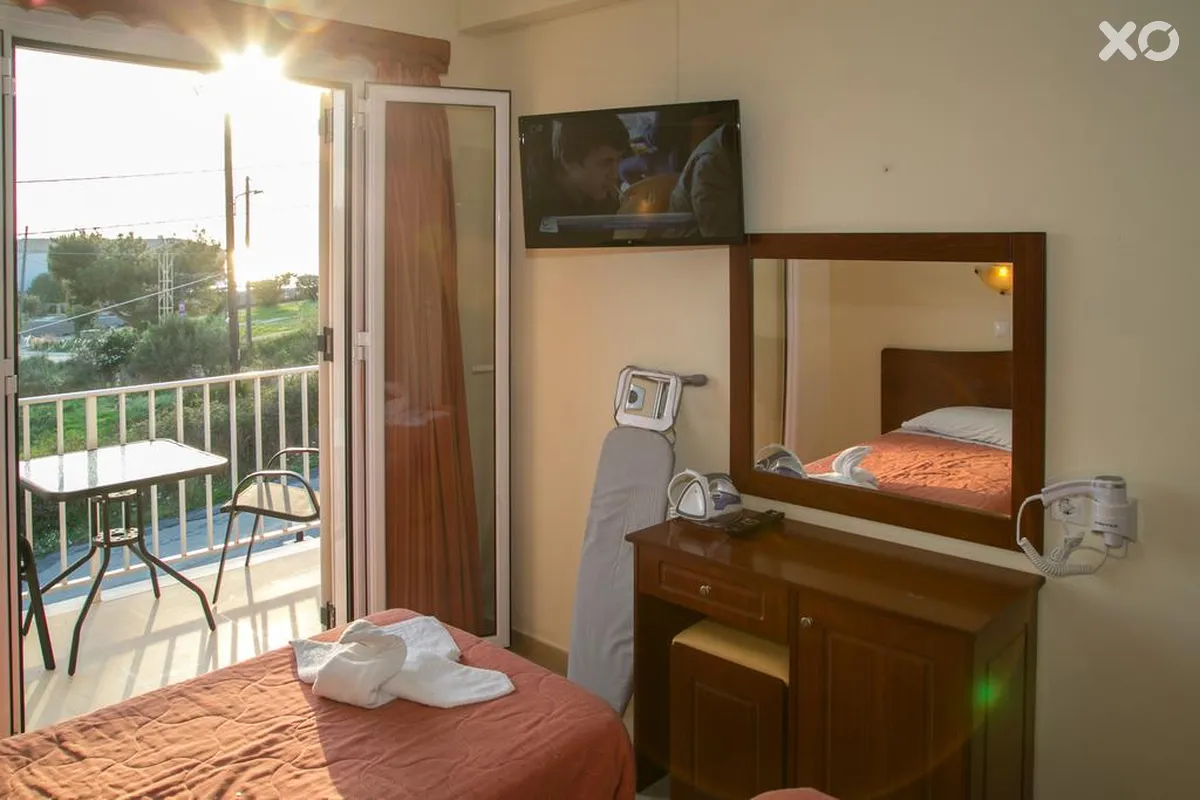 Kouros Apartments & Studios