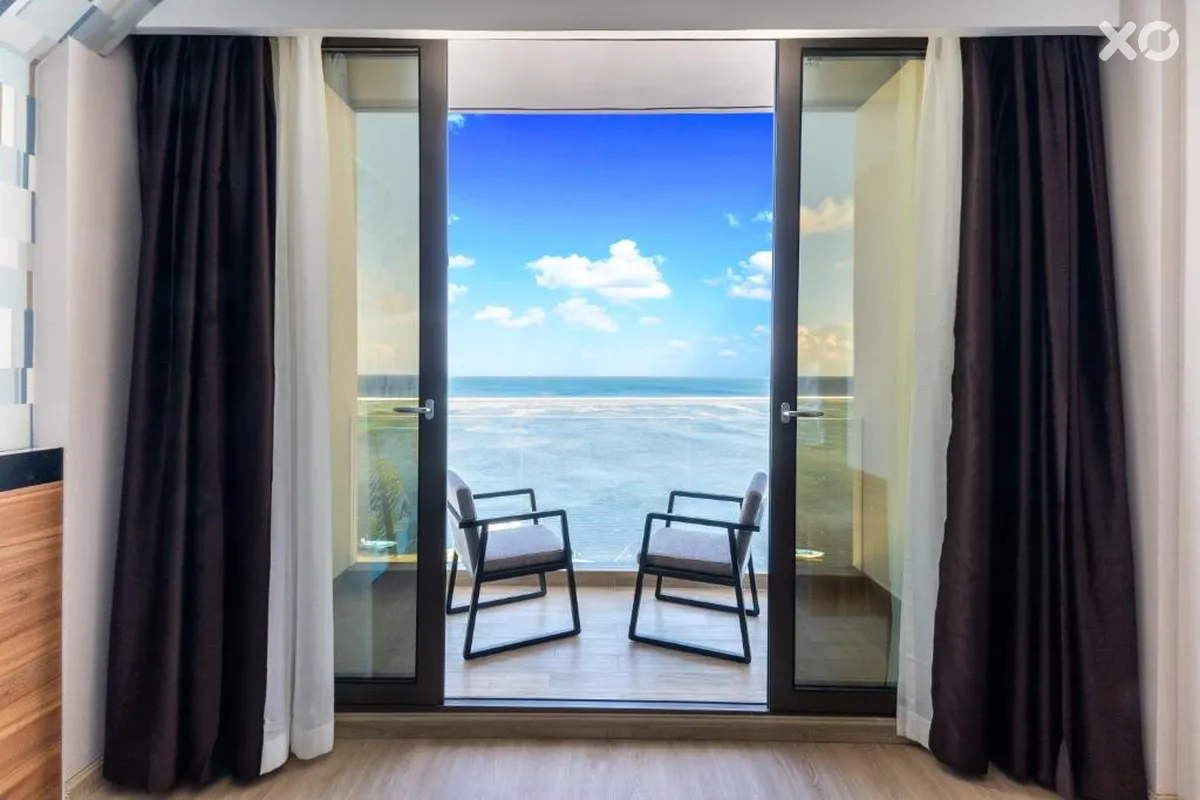Triton Prestige Sea View