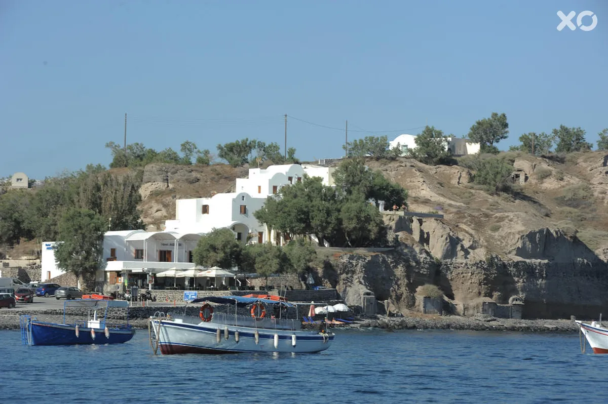 Akrotiri Hotel