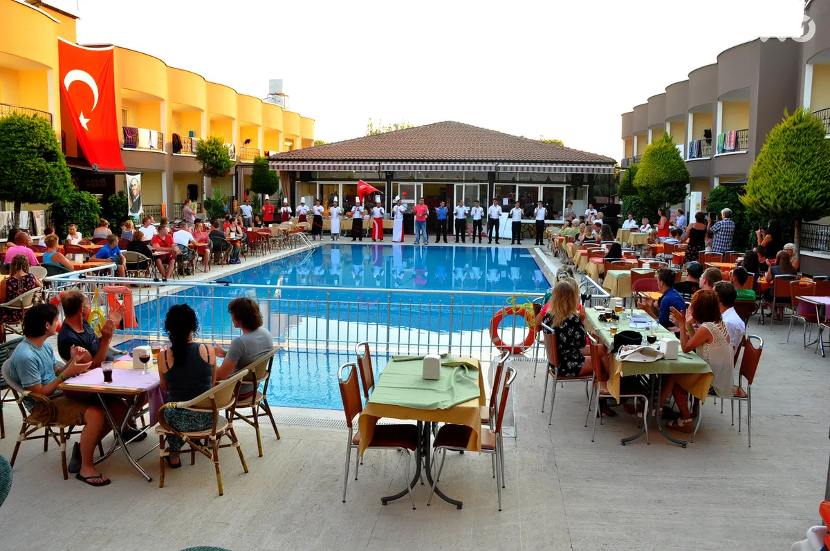 Sayanora Hotel