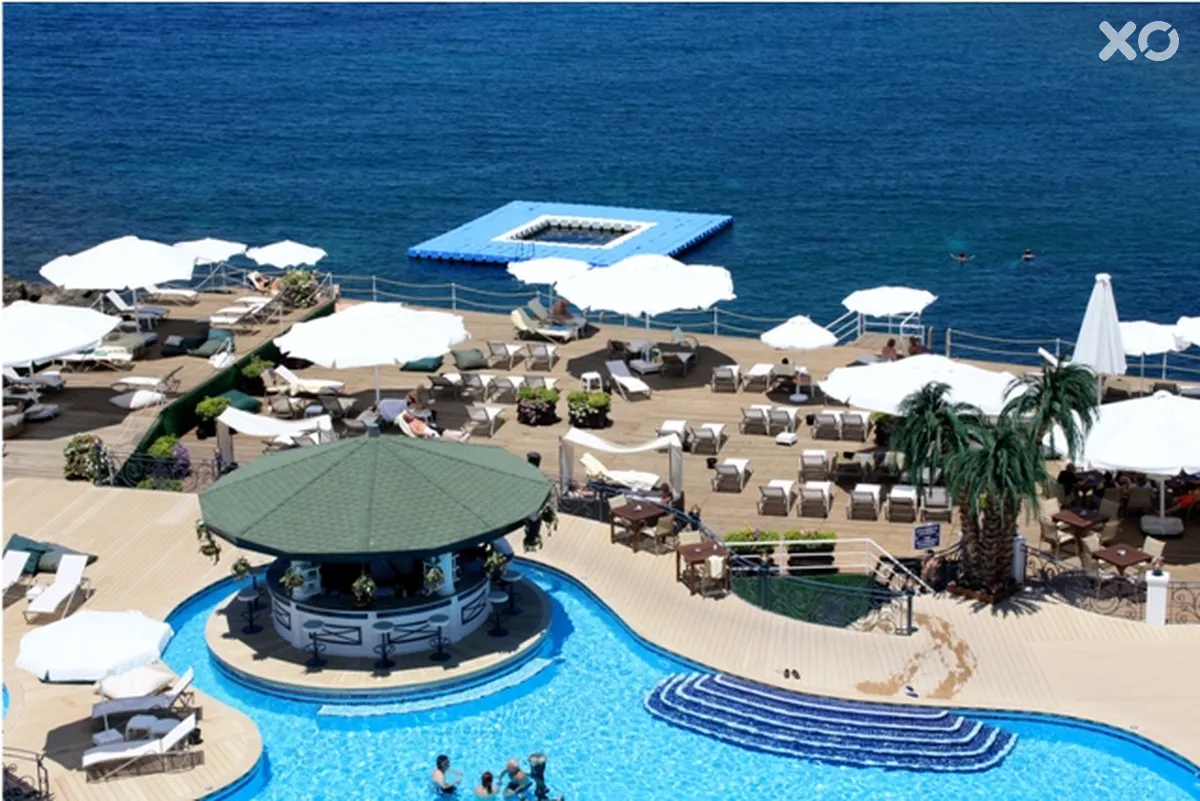Rocks Hotel & Casino