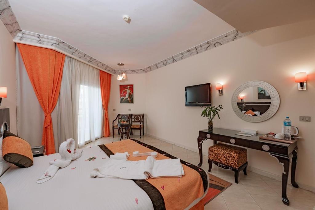 Sphinx Aqua Park Beach Resort