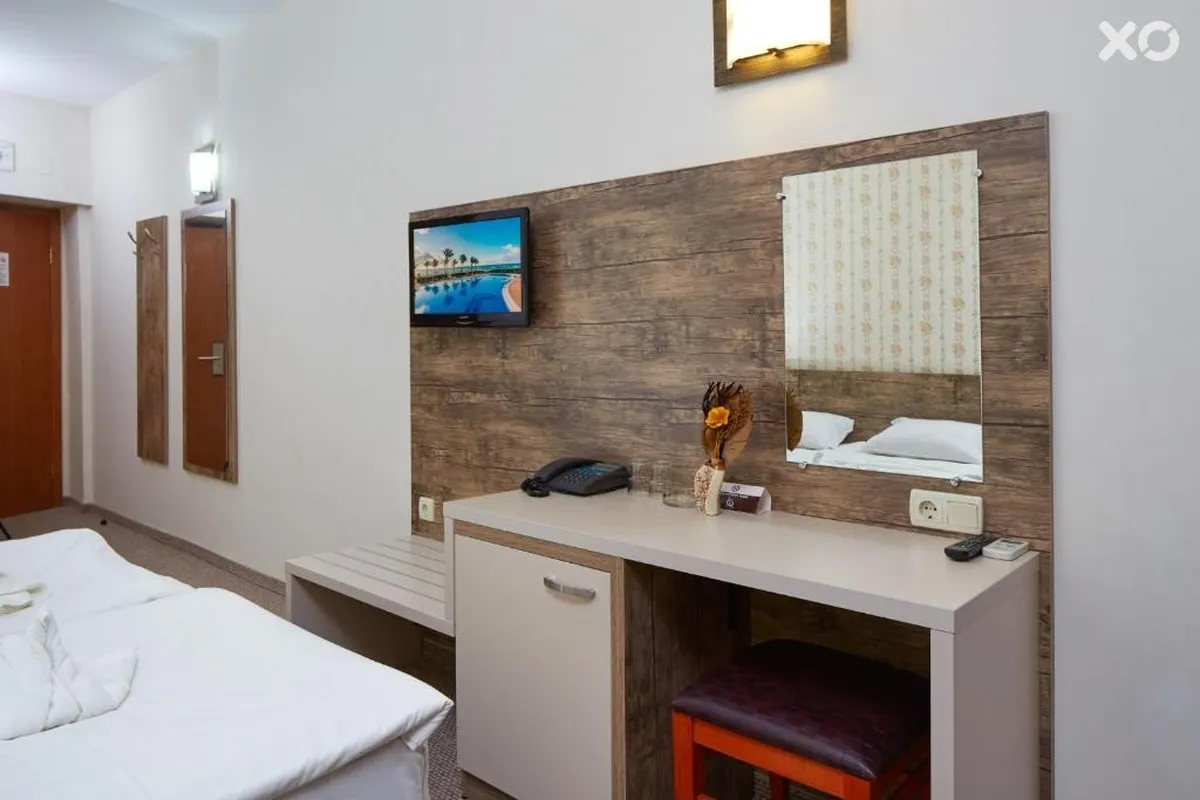 Lira Hotel