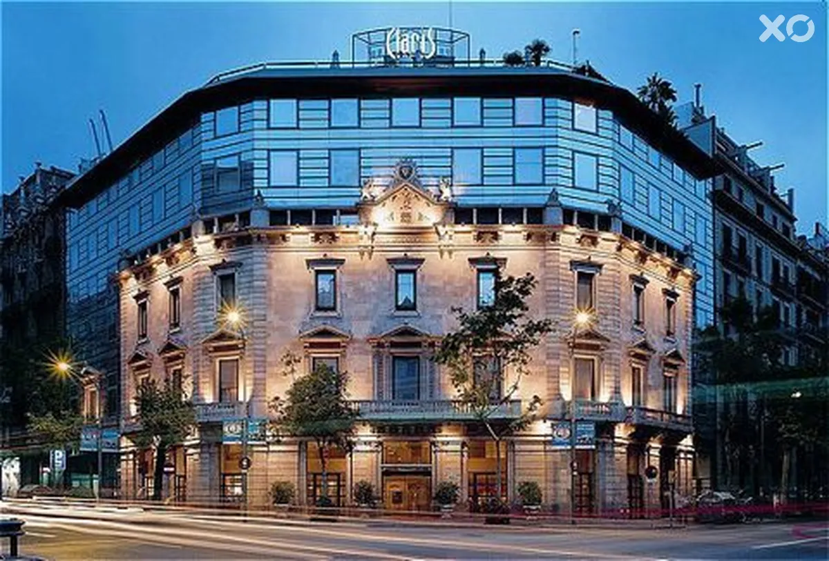 Claris Hotel