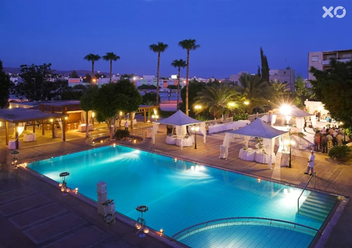 Ajax Hotel
