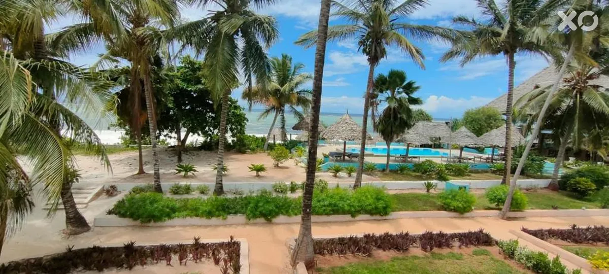Mambo Beach Villas