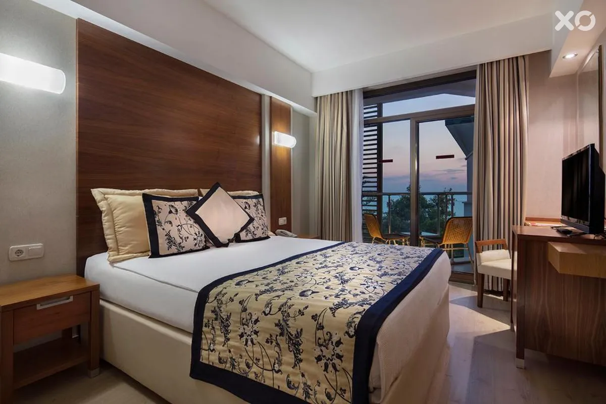 Trendy Side Beach Hotel