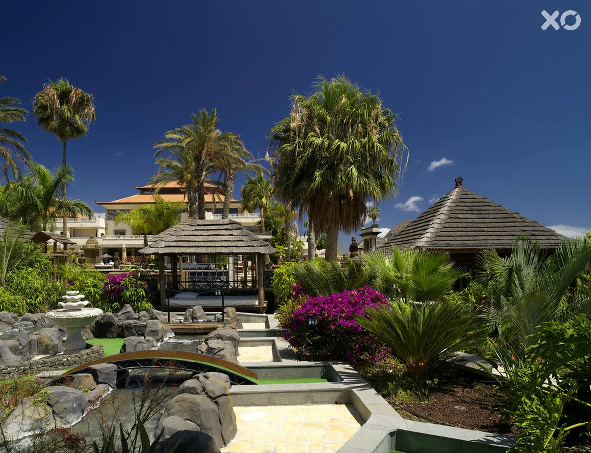 Regency Country Club Apartments & Suites