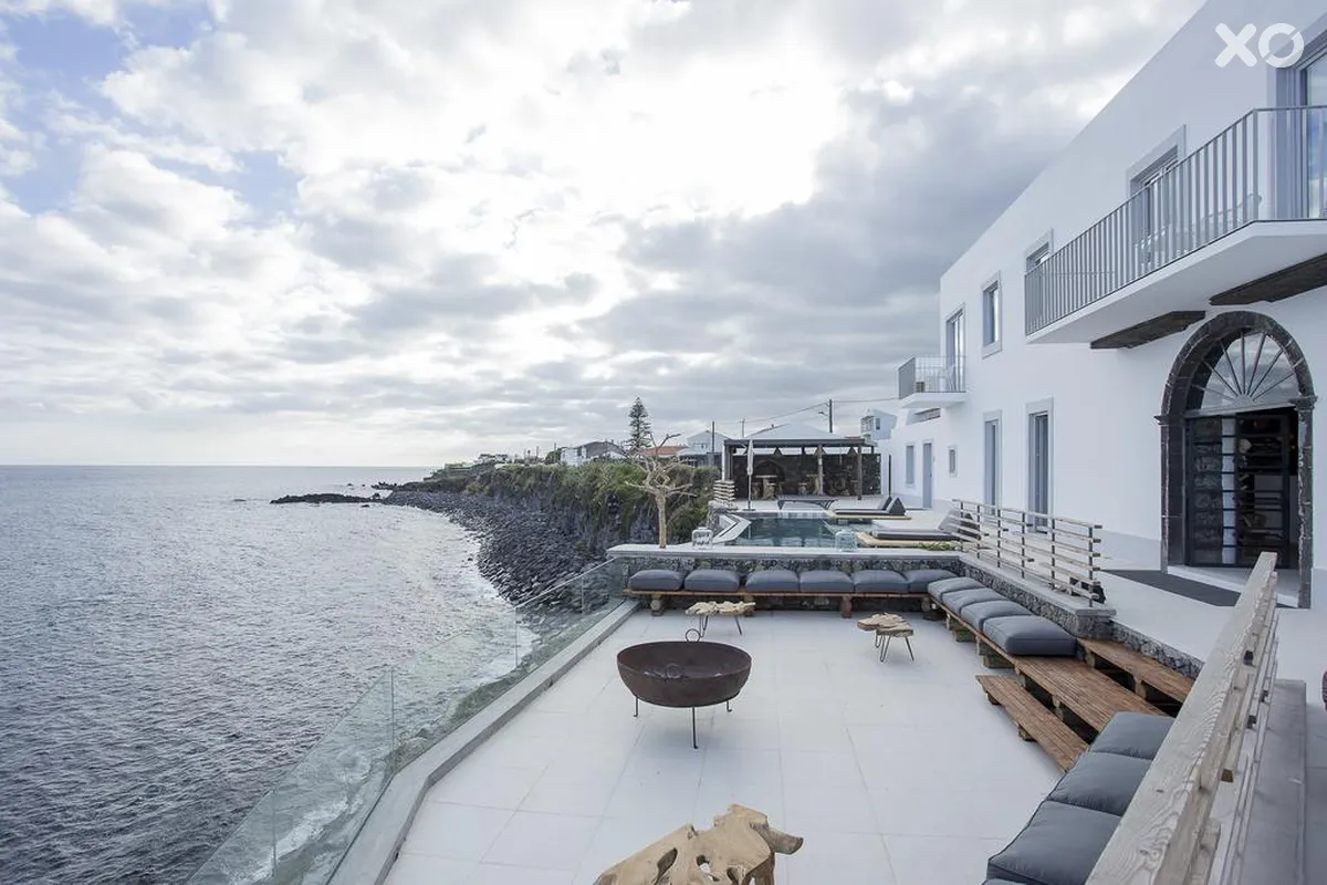 White Exclusive Suites & Villas
