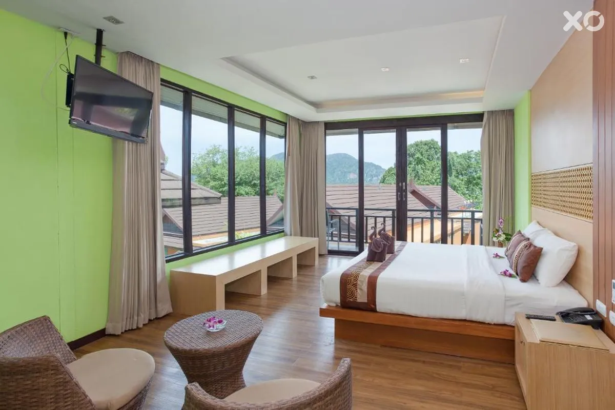 Phi Phi Long Beach Resort & Villa