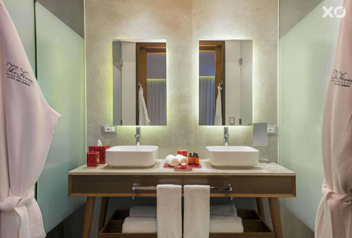 The Fives Downtown Hotel & Residences, Curio Collection by Hilton