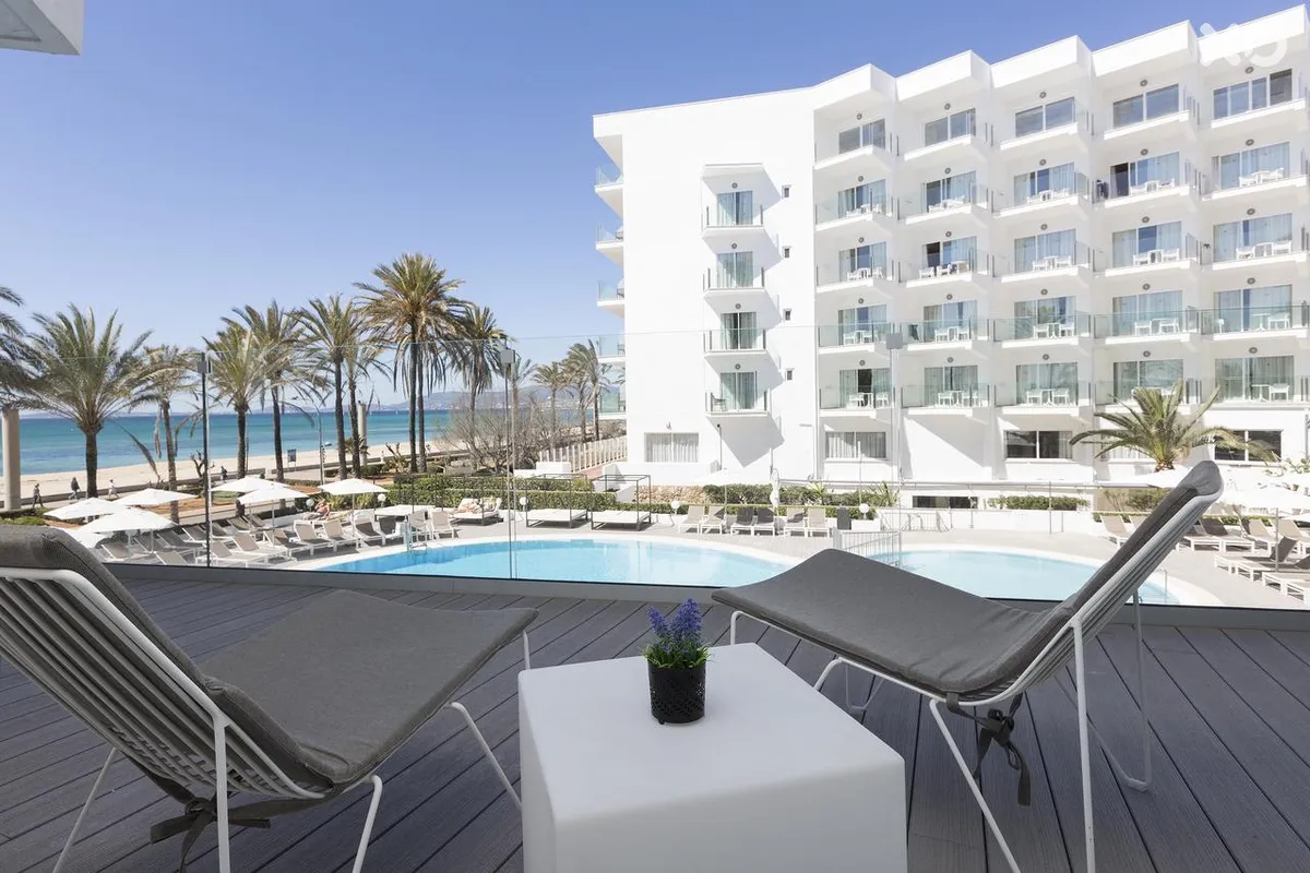 HM Tropical Hotel