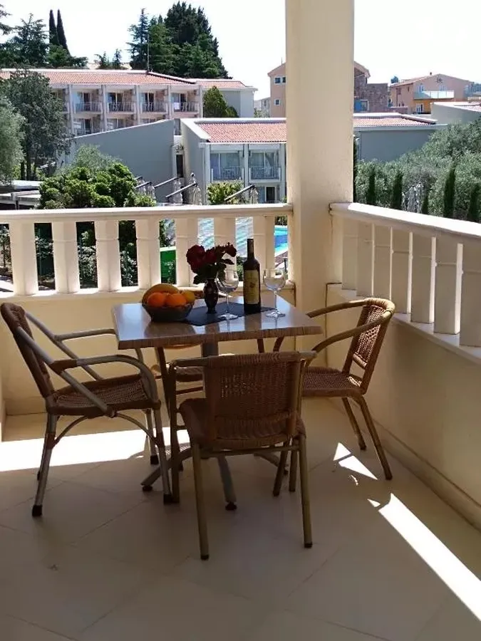V Lux Villa