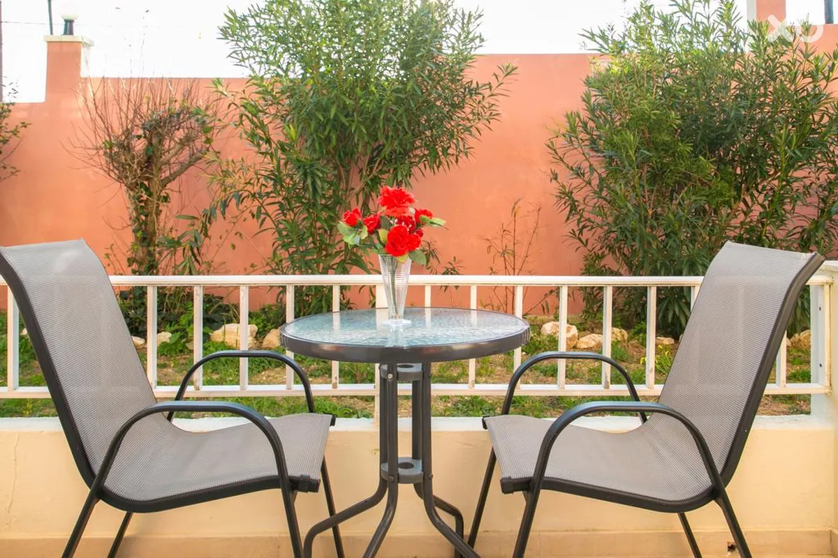 Kouros Apartments & Studios