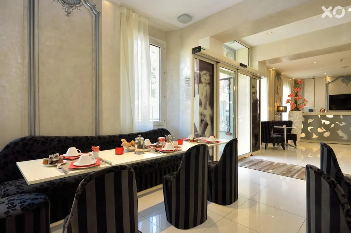Renoir Hotel
