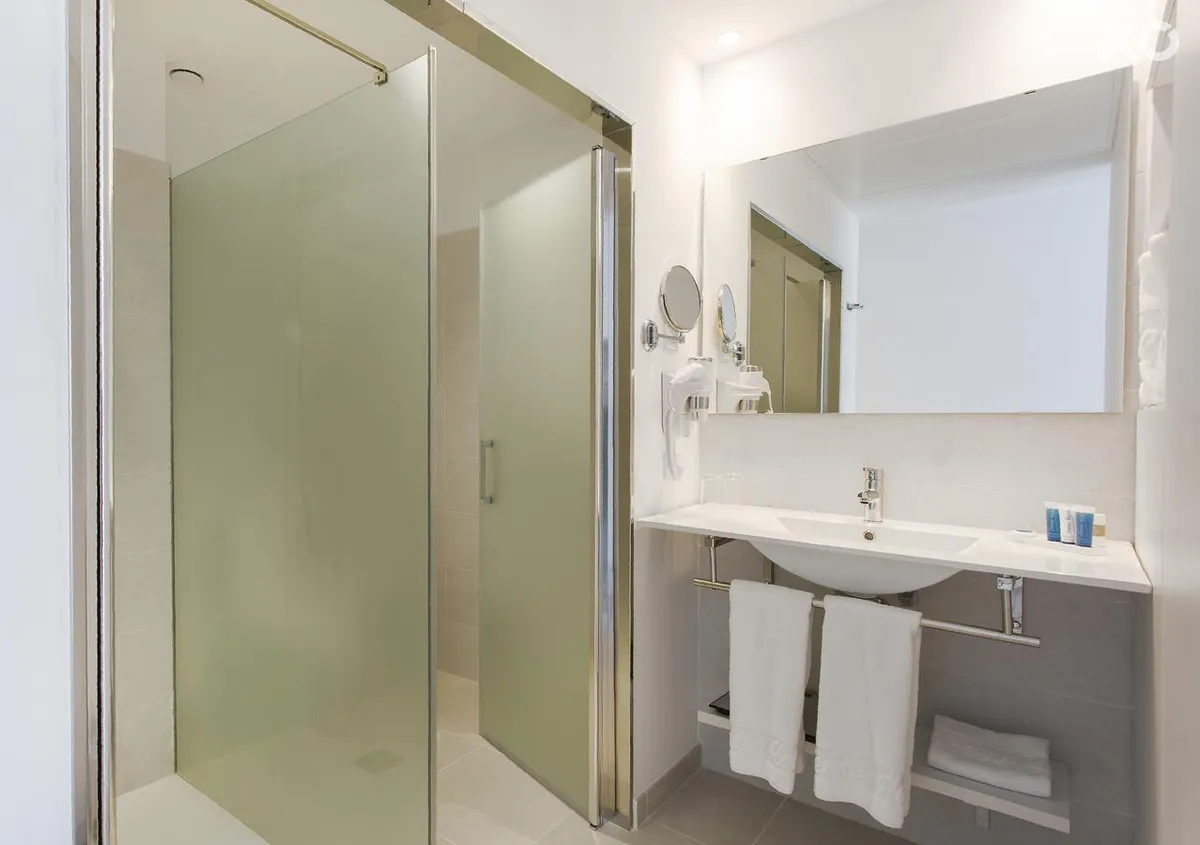 Reverence Life Hotel