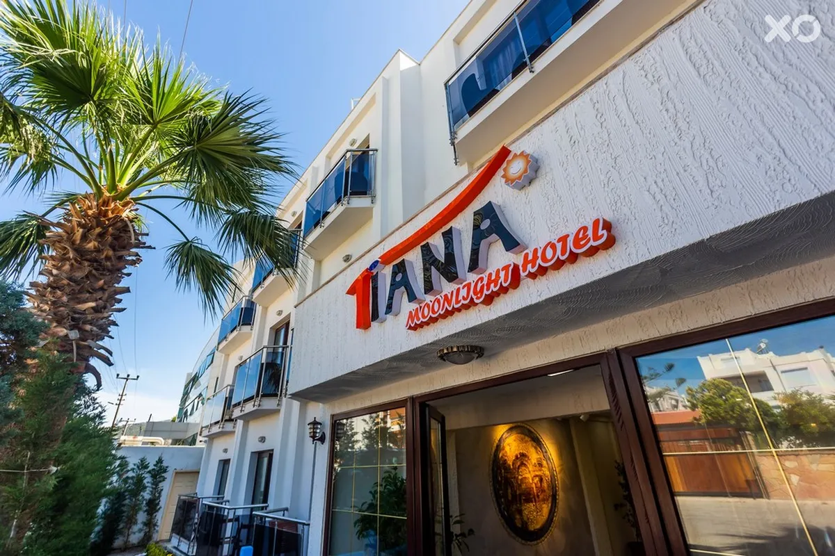Tiana Moonlight Hotel