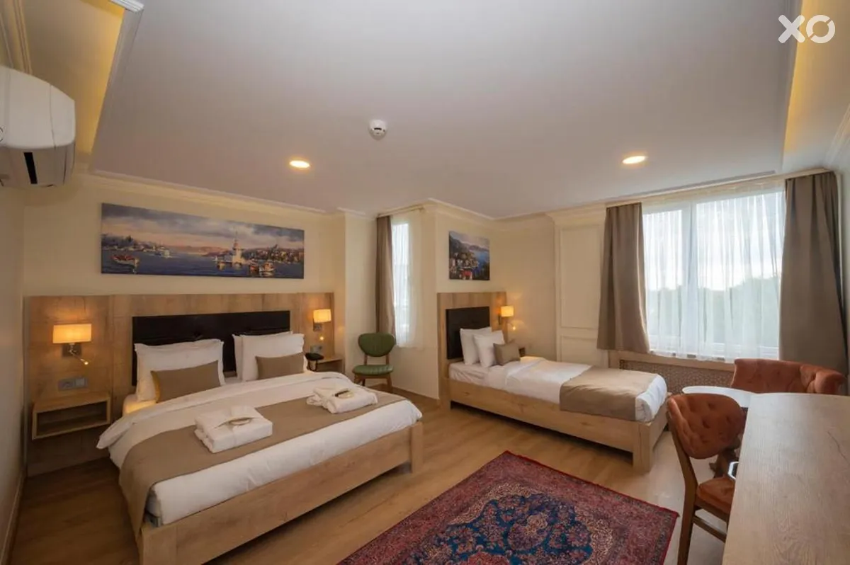Porta Romanos Hotel