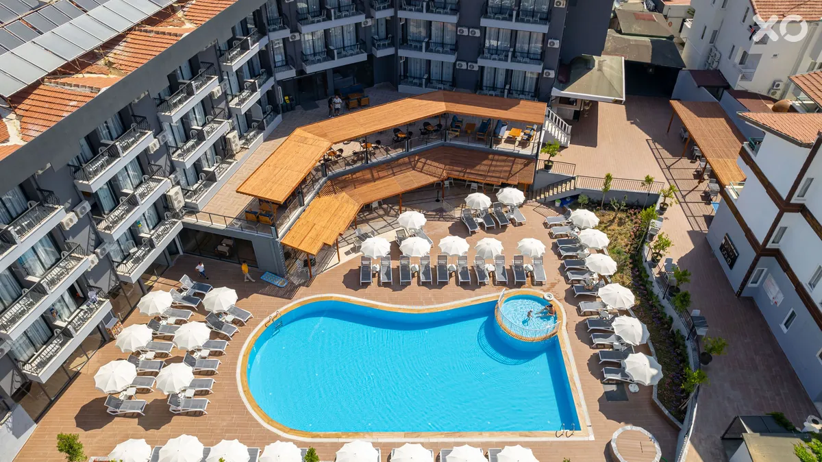 Clover Magic Park Side Hotel