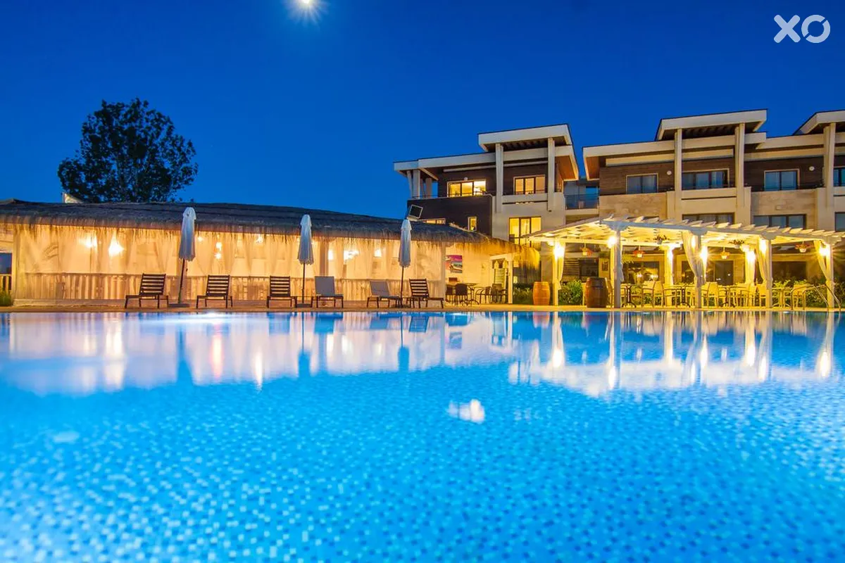 Apolonia Resort