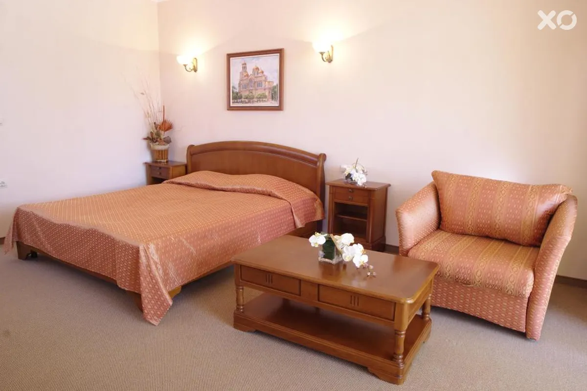 Estreya Residence Hotel