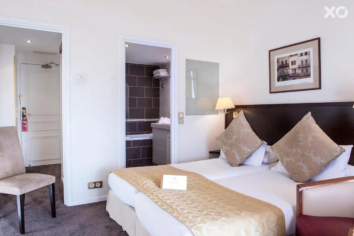 West End Promenade Hotel