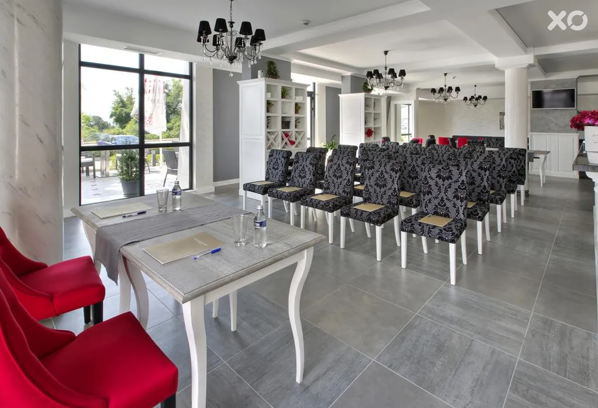 White Rock Castle Suite Hotel