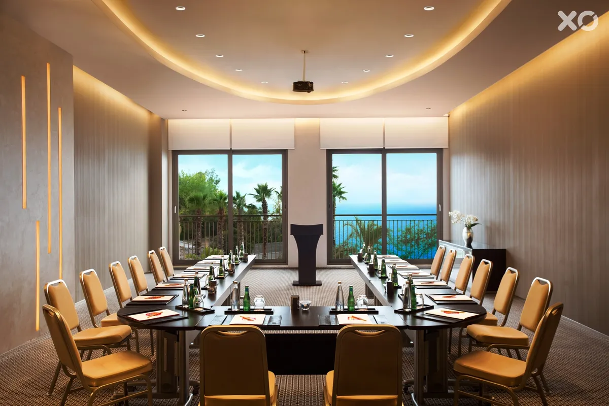 Akra V Hotel