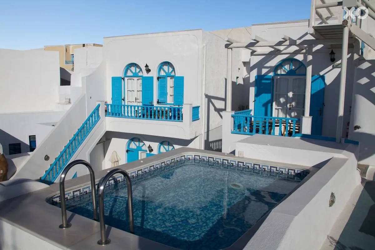 Vallas Apartments