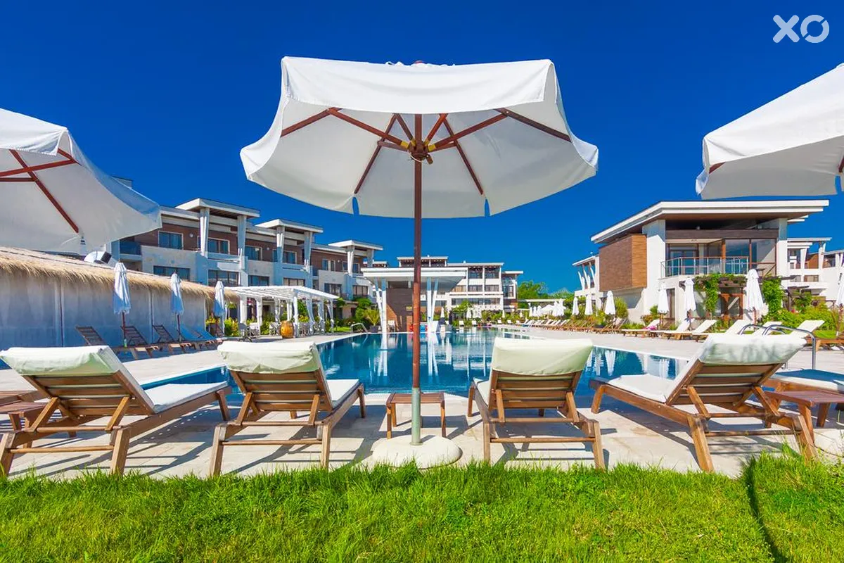 Apolonia Resort
