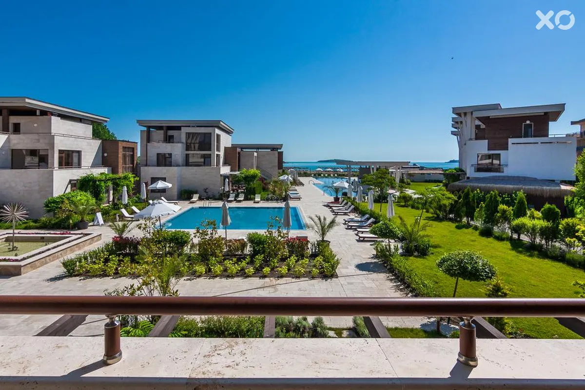 Apolonia Resort
