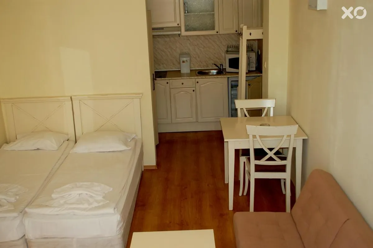Flores Park Apartments
