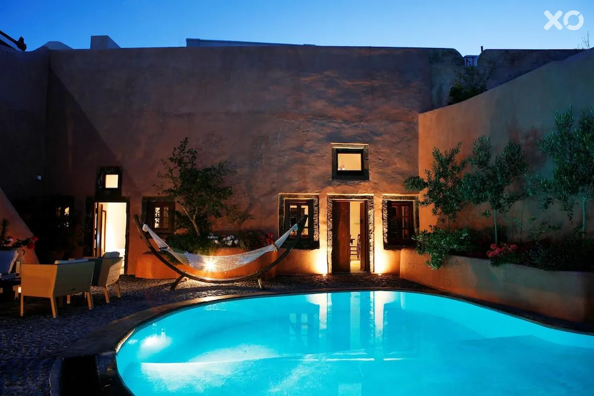 Villas & Mansions of Santorini