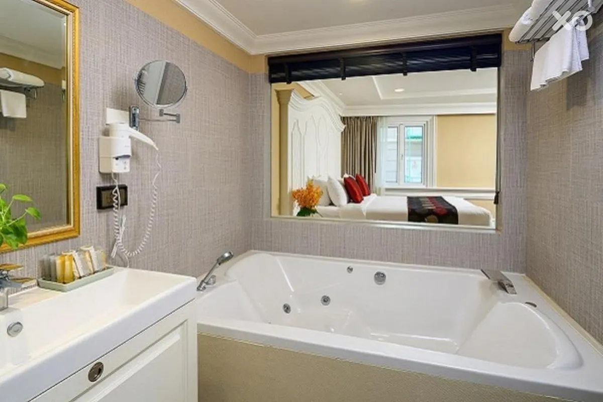 Kingston Suites