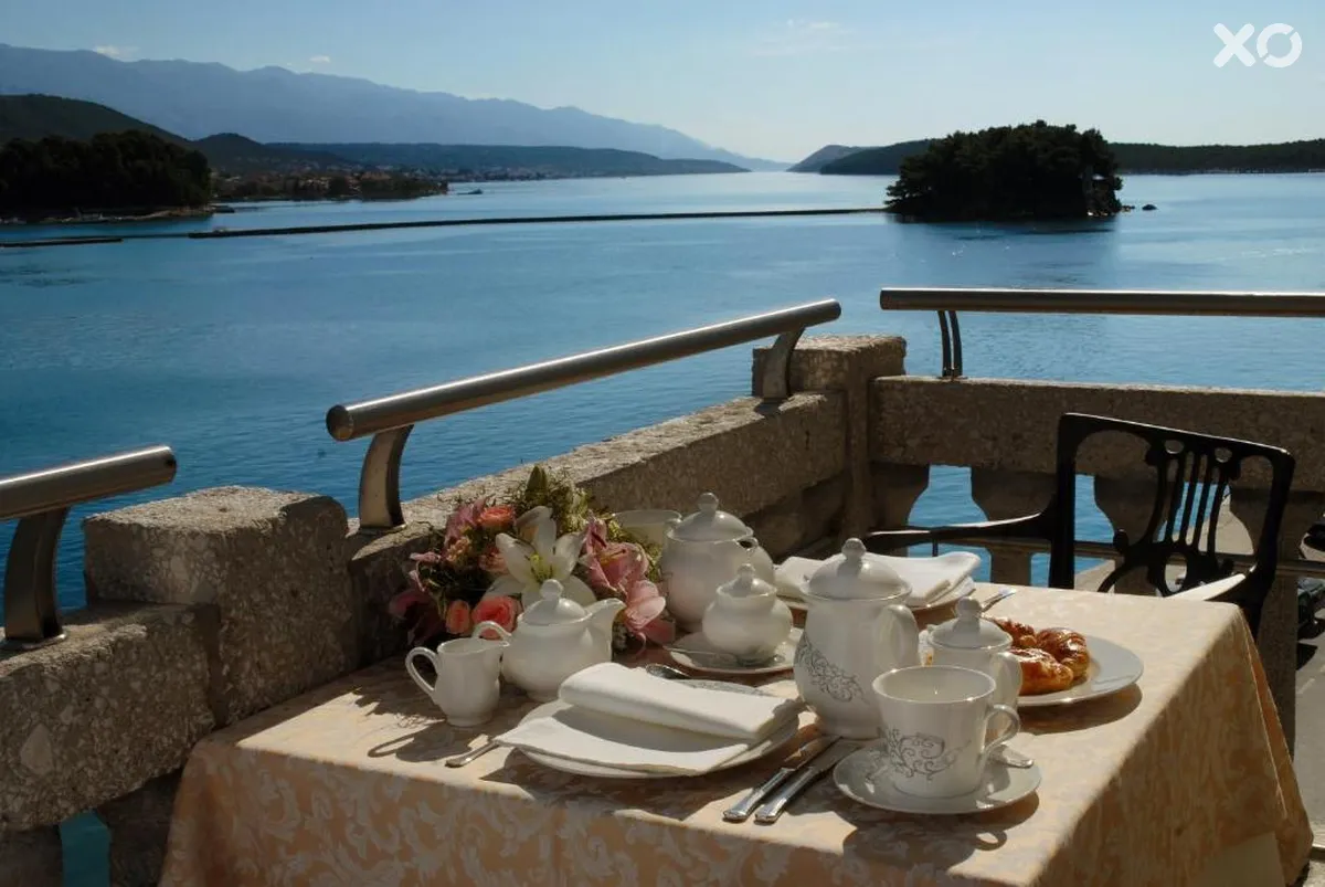 Arbiana Hotel