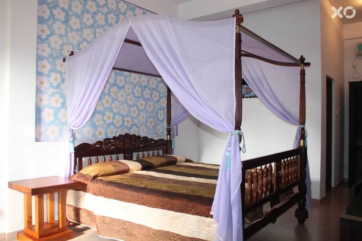Solomon Beach Hotel