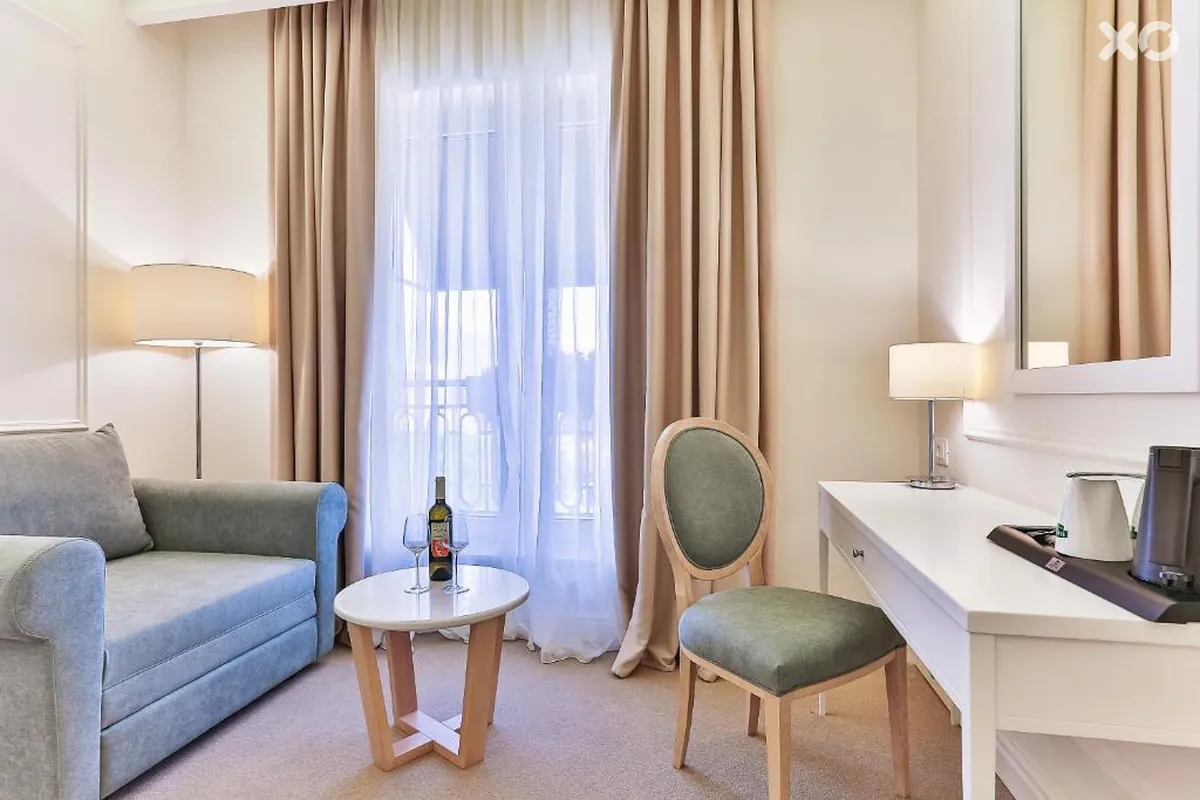 Crown Hotel