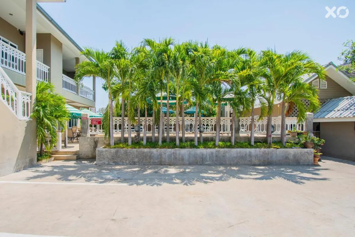OYO 765 Pom Pom Residence