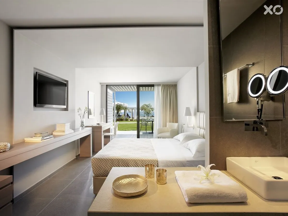 Lichnos Beach Hotel & Suites