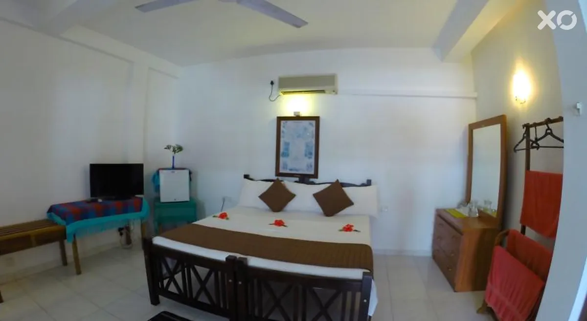 Royal Beach Hotel & Restaurant