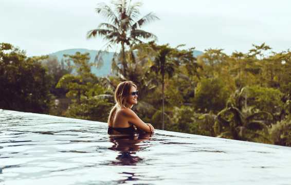 Хіккадува в спокійному тропічному ритмі! Кілька хвилин до пляжу, басейн і шезлонги