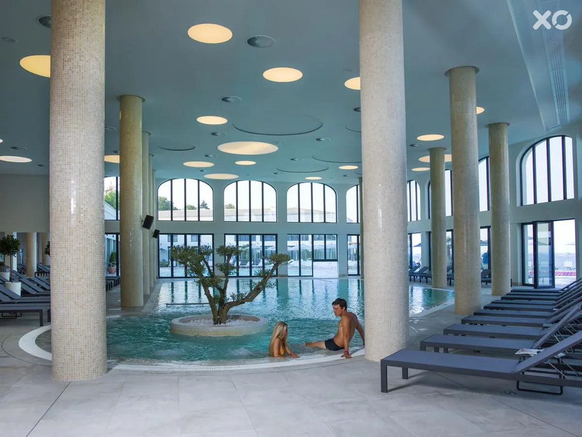 Astor Garden Hotel