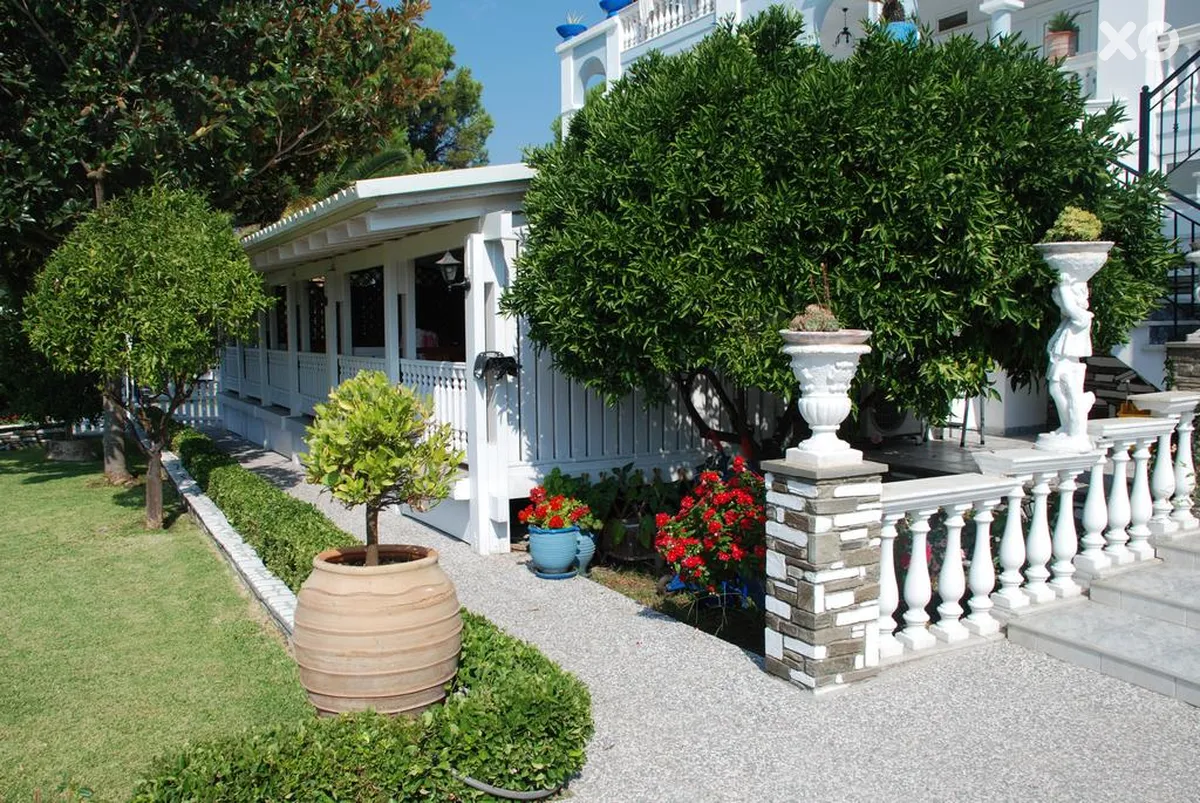 Diaporos Hotel