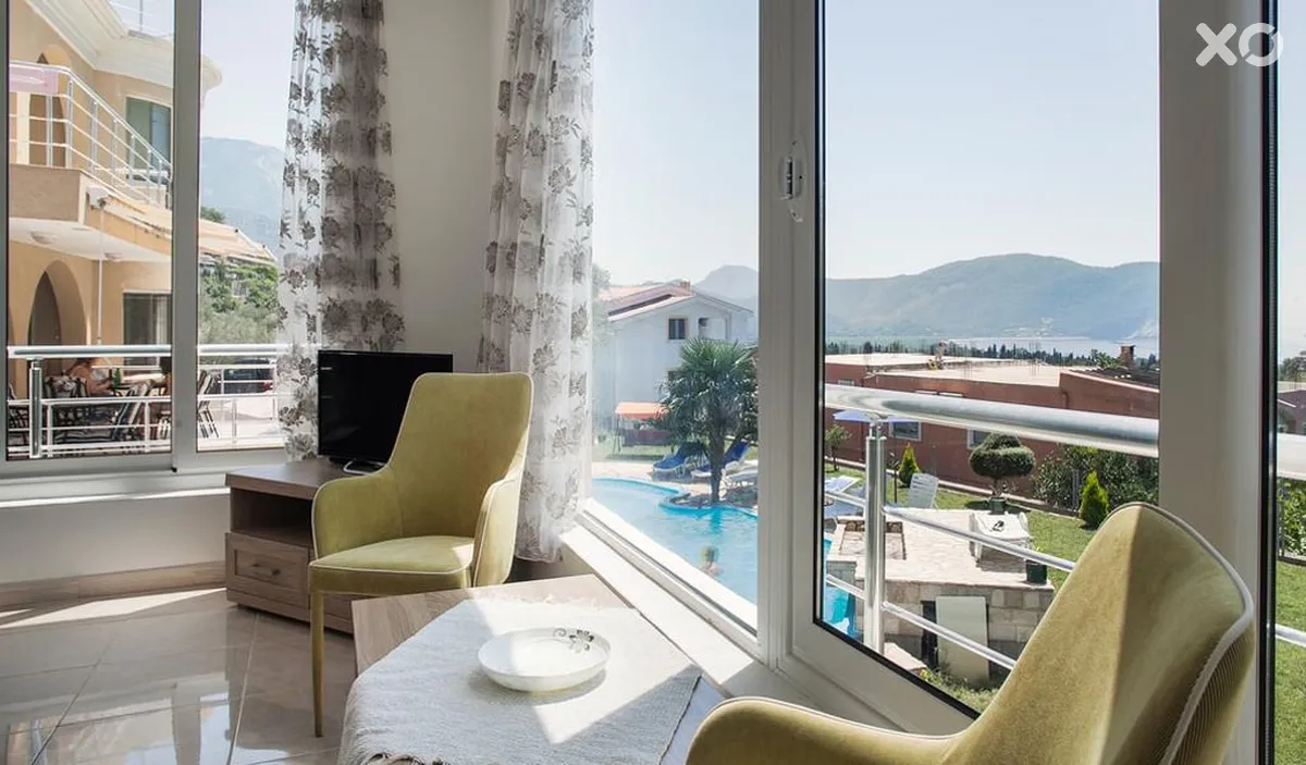 Jovicevic Pool Villa