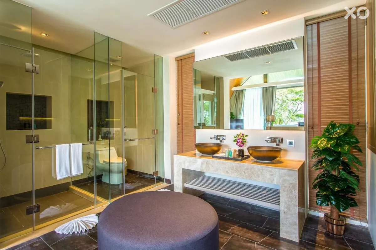 Crest Resort & Pool Villas