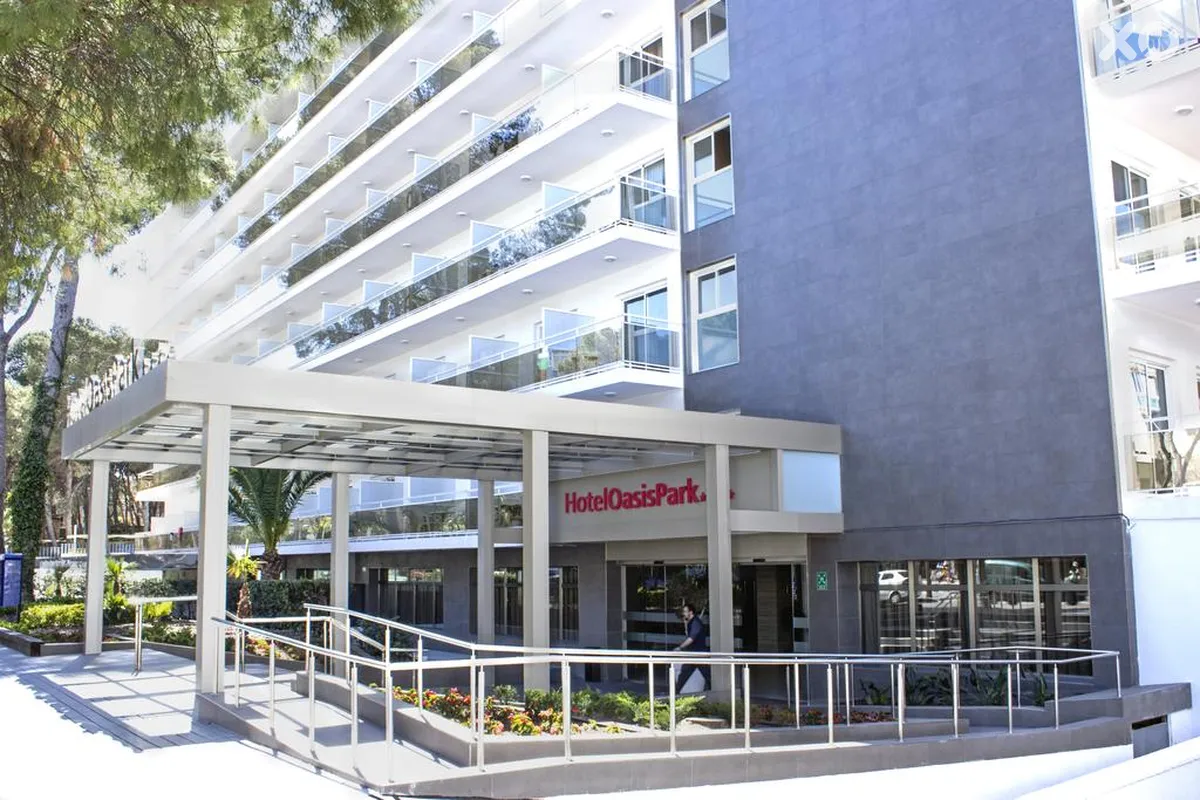 Oasis Park Hotel