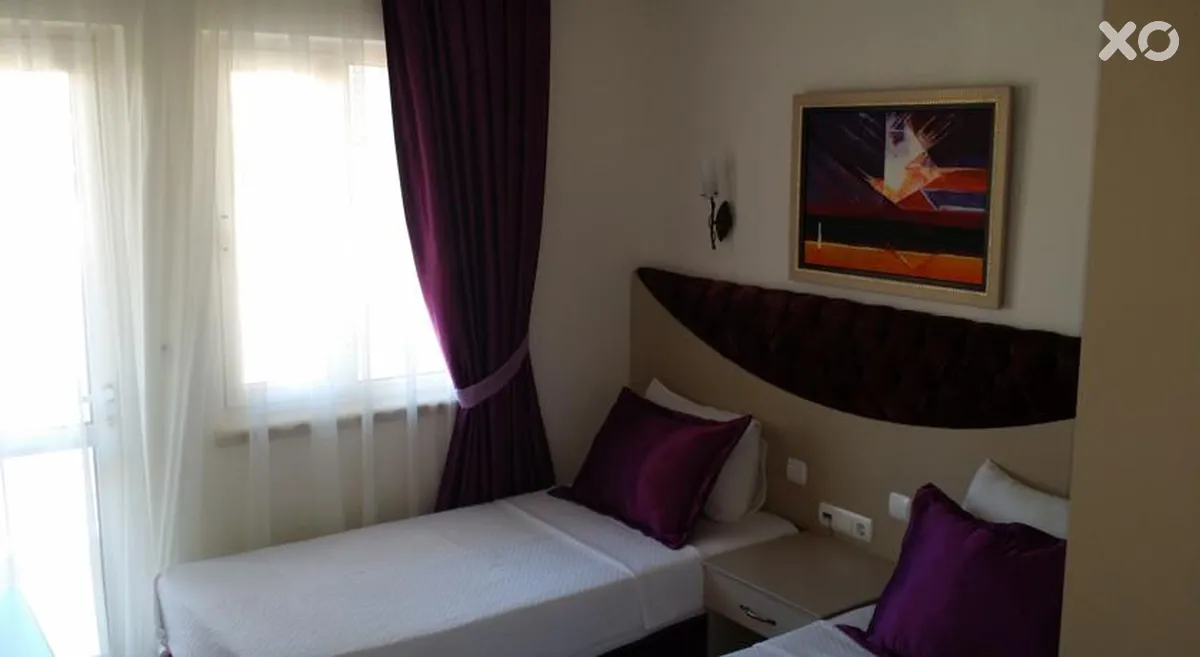 Almena Hotel
